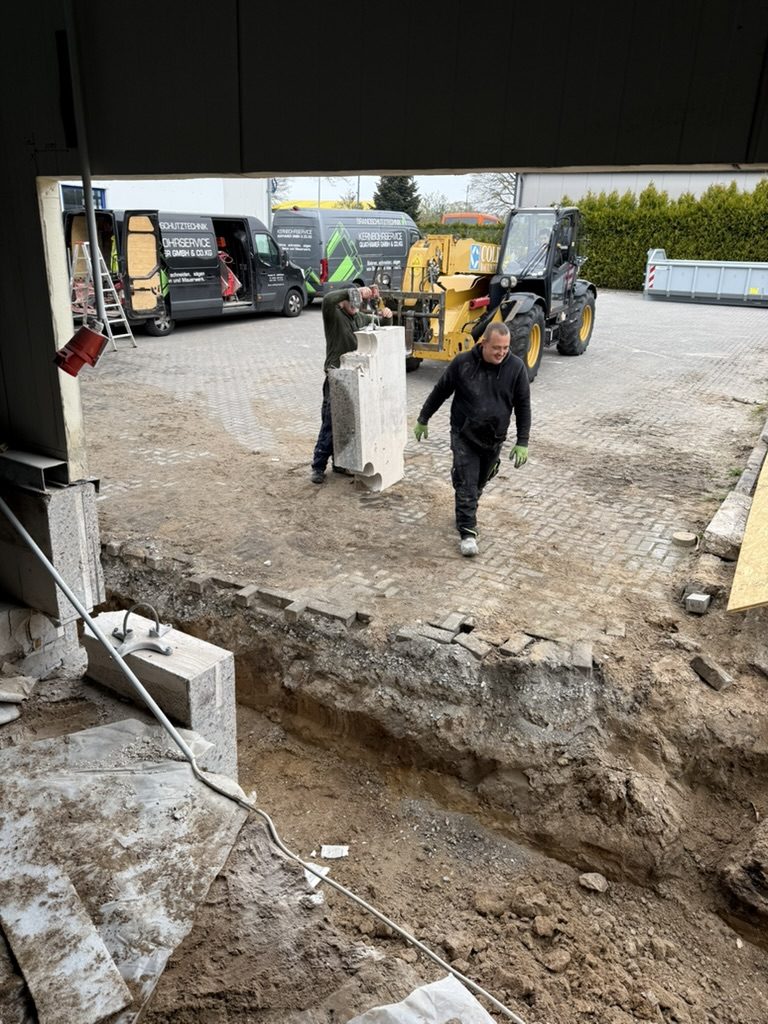 Team mit ausgebauten Bohrkernen