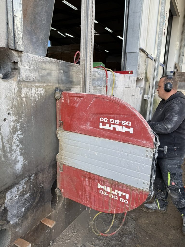 Hilti DS-BG 80 Wandsäge im Einsatz