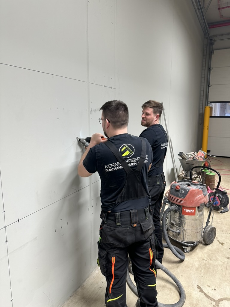 Team bei der Vorarbeit