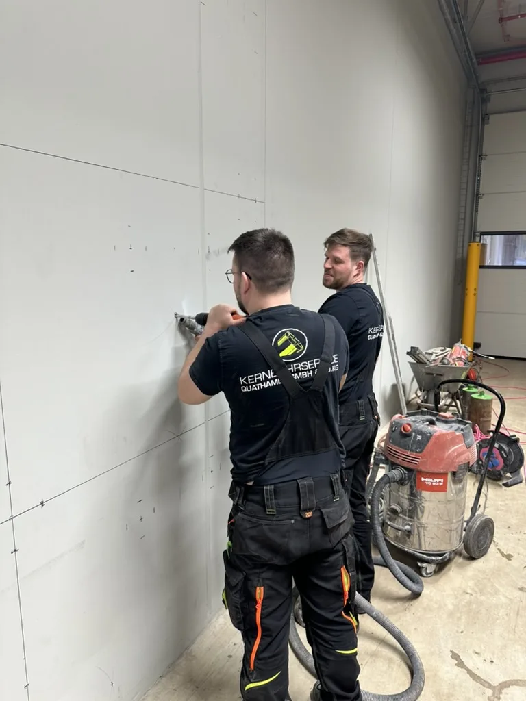 Team bei der Vorarbeit
